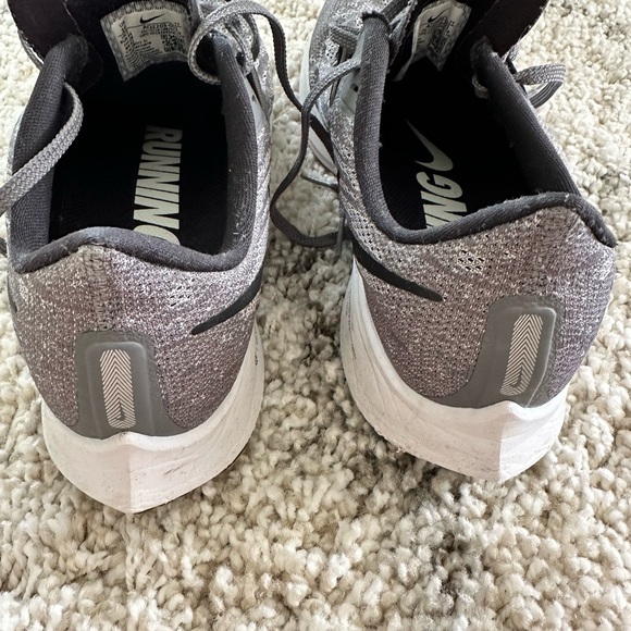 Mens size 10 Nike Air Zoom Pegasus running shoes gray and black - Picture 2 of 8
